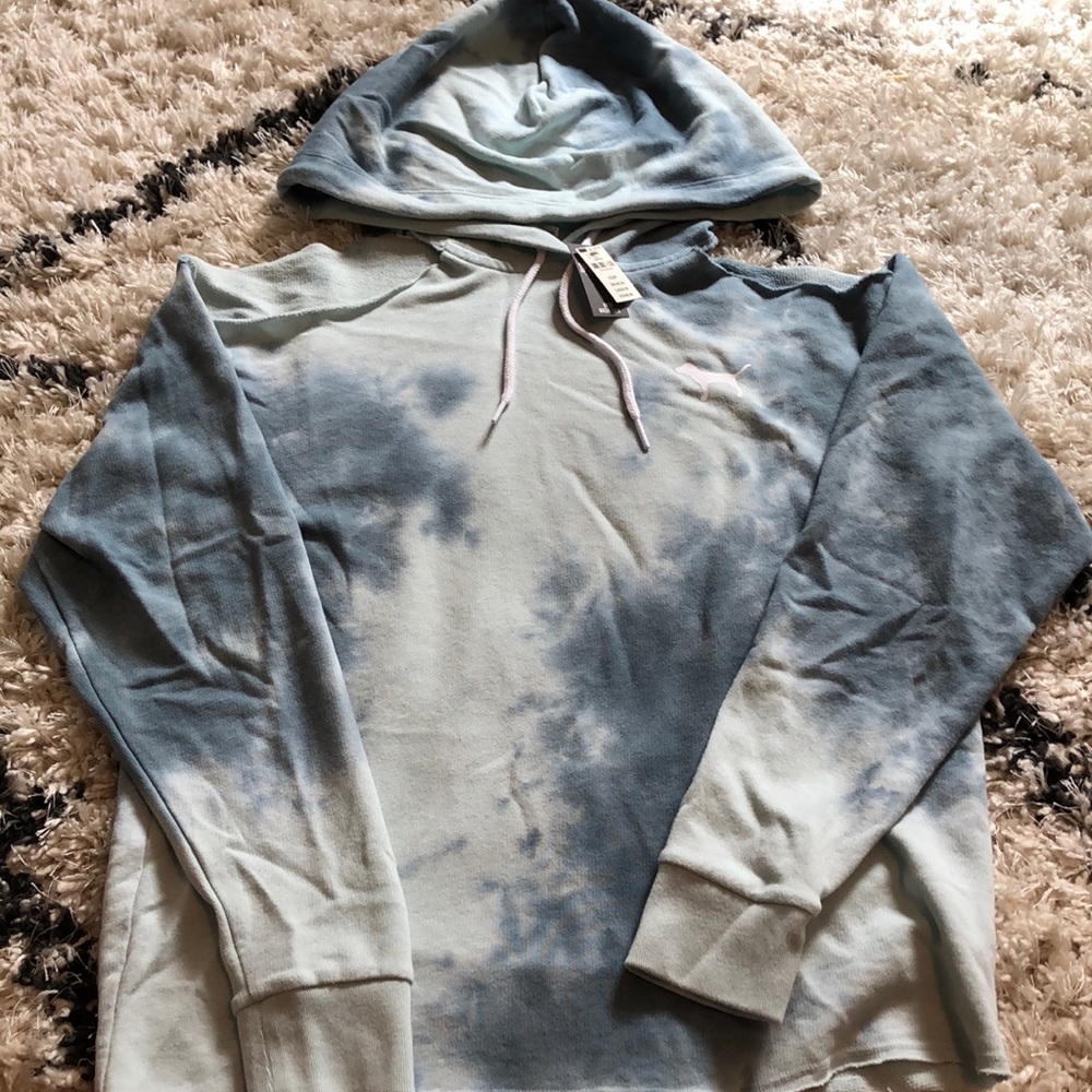 Open shoulder cropped hooded shirt